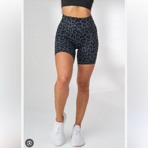 Balance Athletica Womens M Ascend Rider Biker Shorts King Cheetah Midnight Black